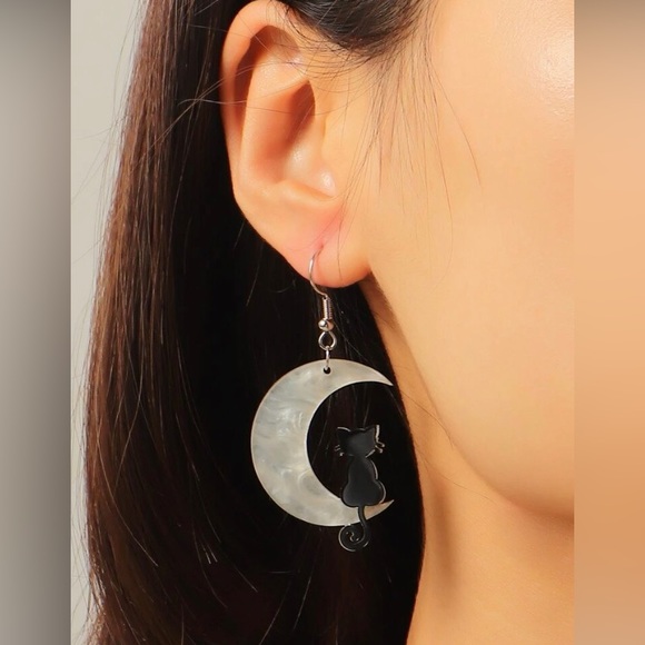 🐈⬛ Black Cat & Moon Design Earrings NWT - Picture 4 of 8